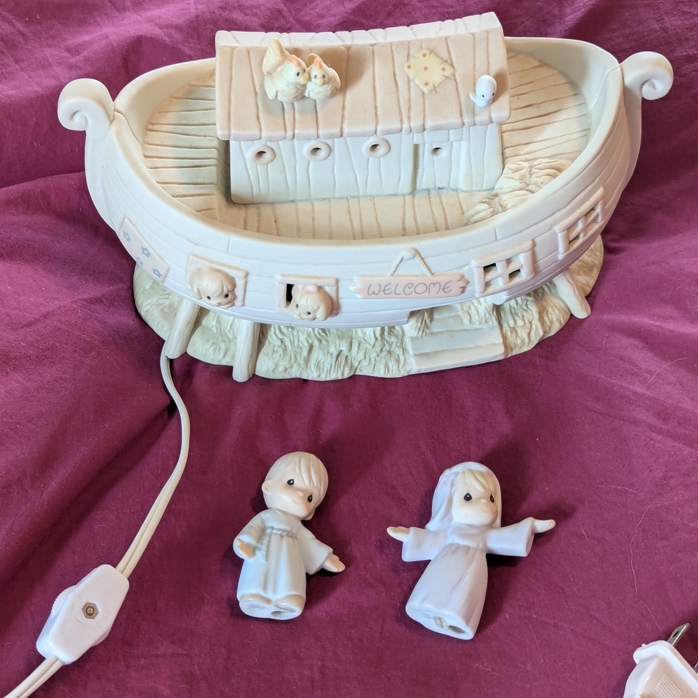 Precious Moments Cream White Noah's Ark Night Light with Pink Accents